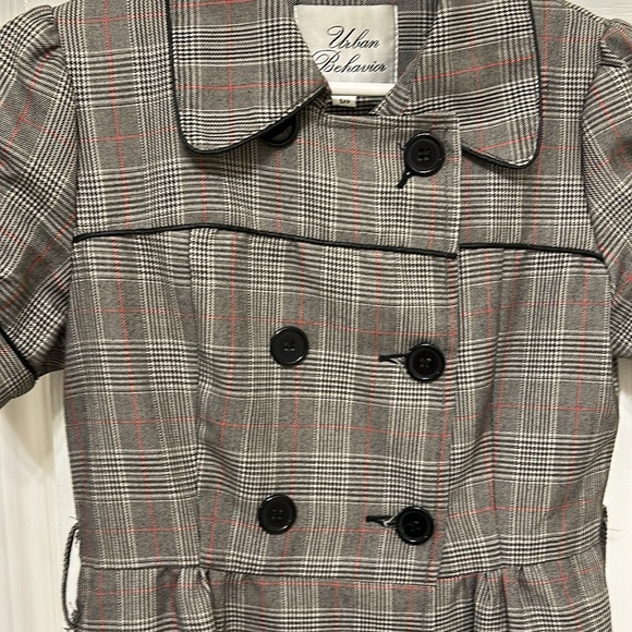Women’s plaid jacket with cute sleeve details and  double breasted buttons. - Picture 6 of 6